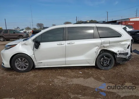 2021 Toyota Sienna Xle z USA, uszkodzony, nr VIN 5TDYRKEC6MS037211